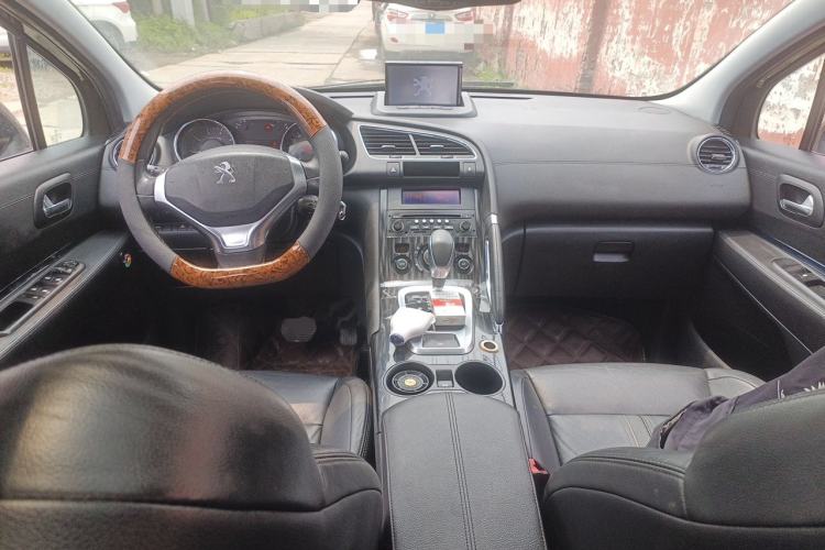 Used Peugeot 3008 2013 2.0L Automatic Trend Edition Center Console