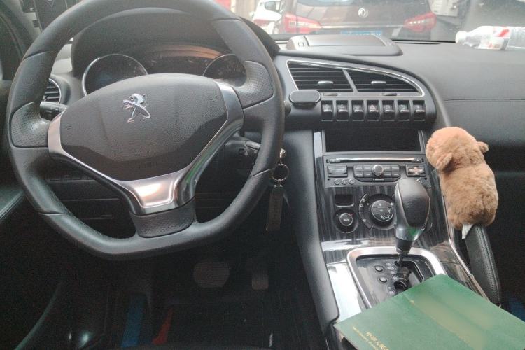Used Peugeot 3008 2013 1.6THP Automatic Prestige Edition Center Console