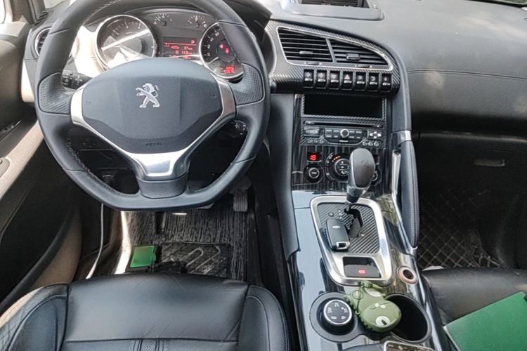 Used Peugeot 3008 2013 1.6THP Automatic Prestige Edition Center Console