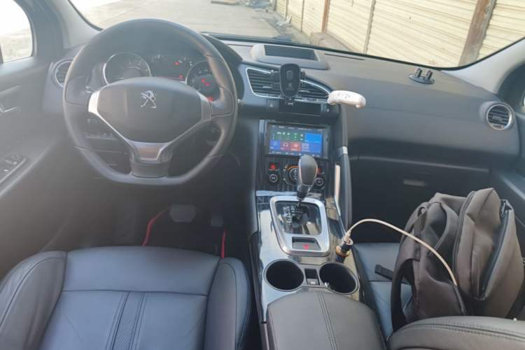 Used Peugeot 3008 2013 2.0L Automatic Trend Edition Center Console