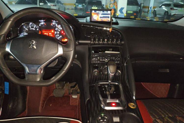 Used Peugeot 3008 2013 1.6THP Roland Garros Edition Center Console