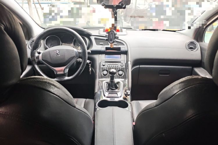 Used Peugeot 3008 2013 2.0L Manual Classic Edition Center Console