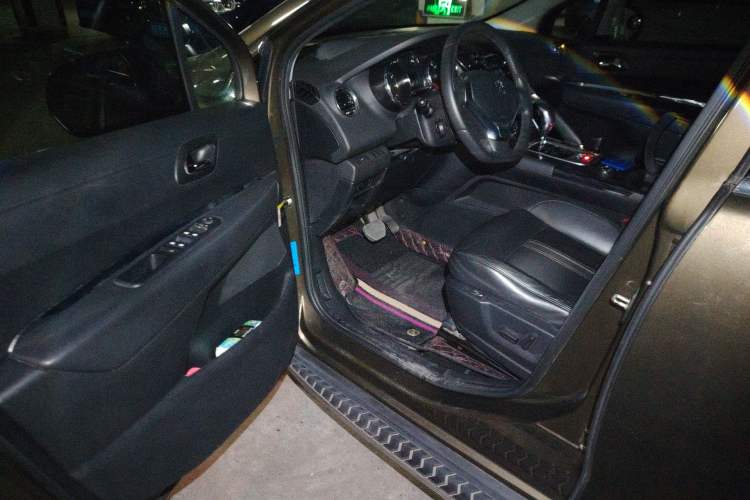 Used Peugeot 3008 2013 1.6THP Automatic Prestige Edition Driver Seat