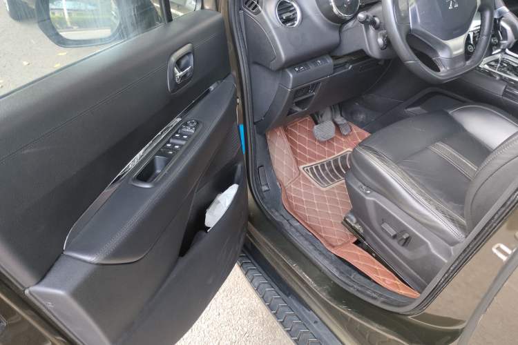 Used Peugeot 3008 2013 1.6THP Automatic Trend Edition Driver Seat