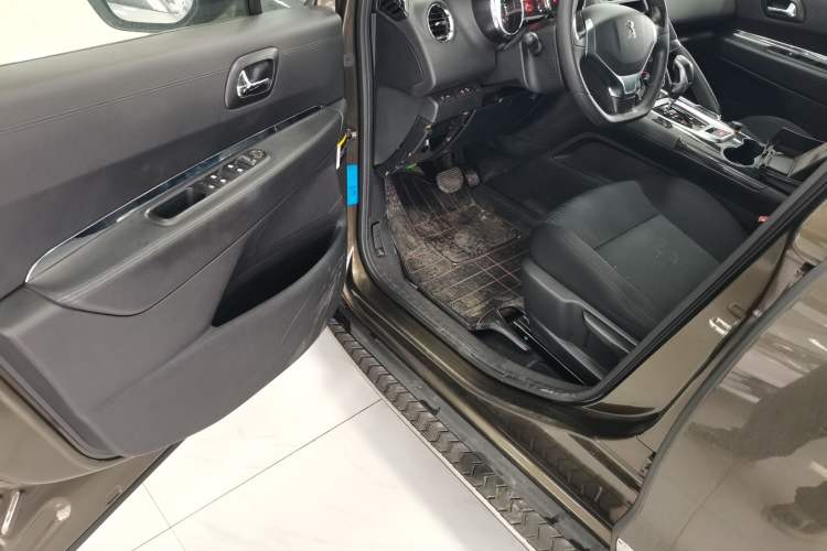 Used Peugeot 3008 2013 2.0L Automatic Classic Edition Driver Seat