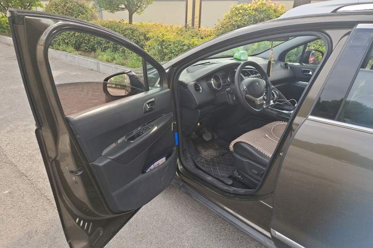 Used Peugeot 3008 2013 1.6THP Automatic Prestige Edition Driver Seat