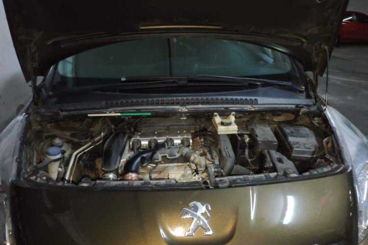 Used Peugeot 3008 2013 1.6THP Automatic Trend Edition Engine Bay
