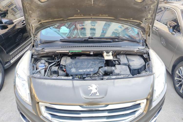 Used Peugeot 3008 2013 2.0L Automatic Trend Edition Engine Bay