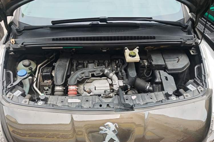 Used Peugeot 3008 2013 1.6THP Automatic Prestige Edition Engine Bay