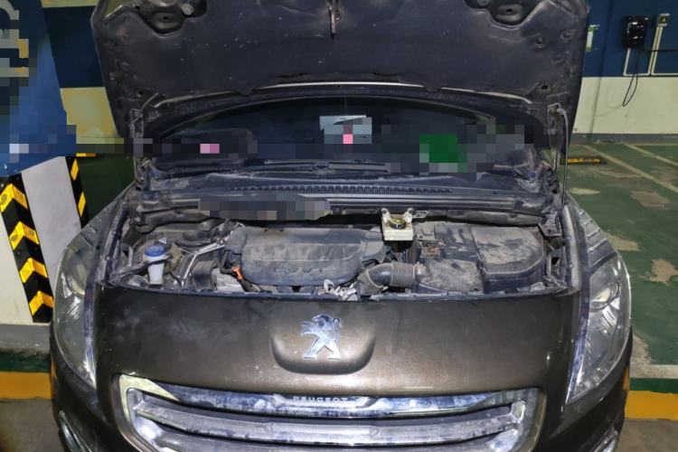 Used Peugeot 3008 2013 2.0L Automatic Trend Edition Engine Bay