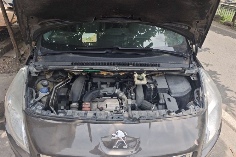 Used Peugeot 3008 2013 1.6THP Roland Garros Edition Engine Bay