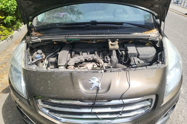Used Peugeot 3008 2013 1.6THP Automatic Prestige Edition Engine Bay