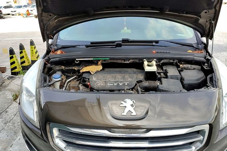 Used Peugeot 3008 2013 2.0L Automatic Trend Edition Engine Bay