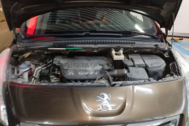 Used Peugeot 3008 2013 2.0L Automatic Trend Edition Engine Bay