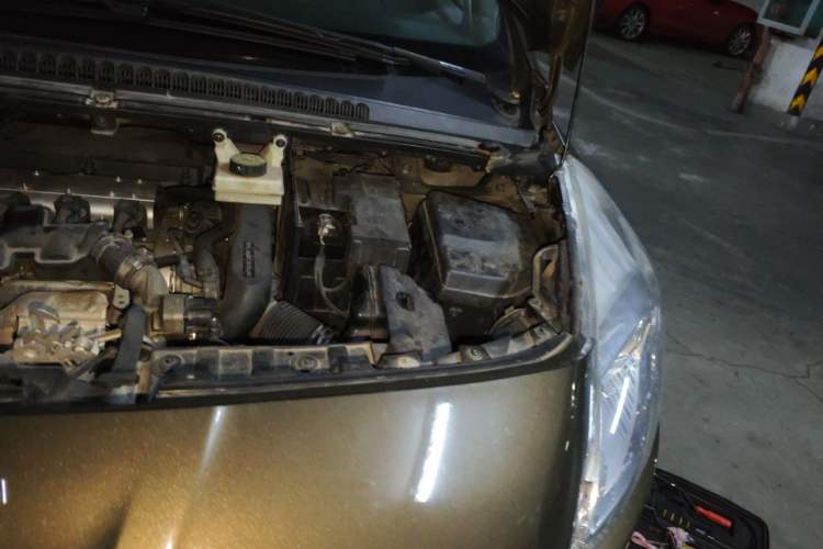 Used Peugeot 3008 2013 1.6THP Automatic Trend Edition Engine Bay Left