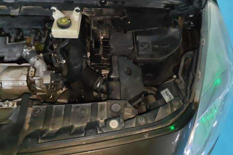 Used Peugeot 3008 2013 1.6THP Automatic Trend Edition Engine Bay Left