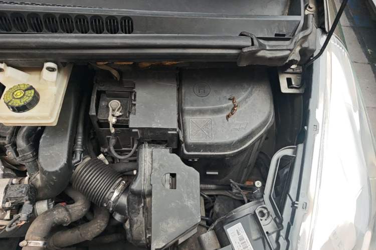 Used Peugeot 3008 2013 1.6THP Automatic Prestige Edition Engine Bay Left