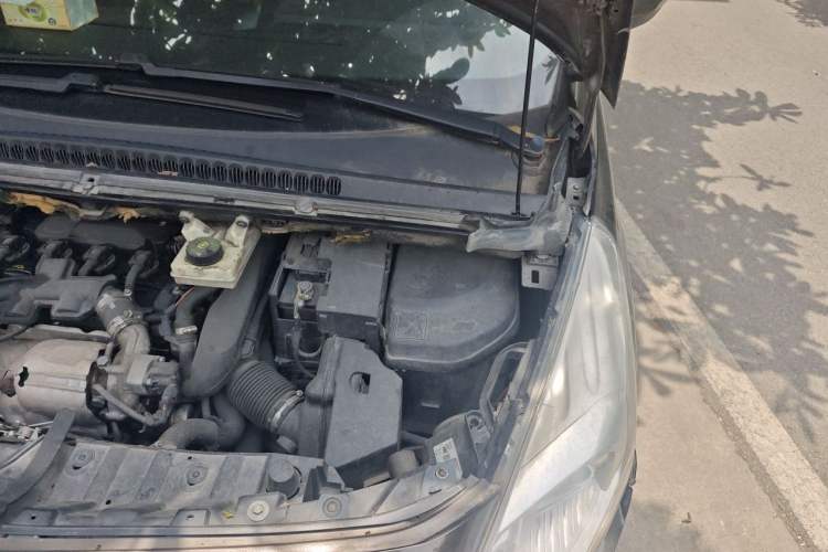 Used Peugeot 3008 2013 1.6THP Roland Garros Edition Engine Bay Left