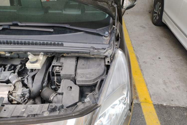 Used Peugeot 3008 2013 1.6THP Automatic Prestige Edition Engine Bay Left