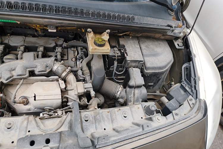 Used Peugeot 3008 2013 1.6THP Automatic Prestige Edition Engine Bay Left