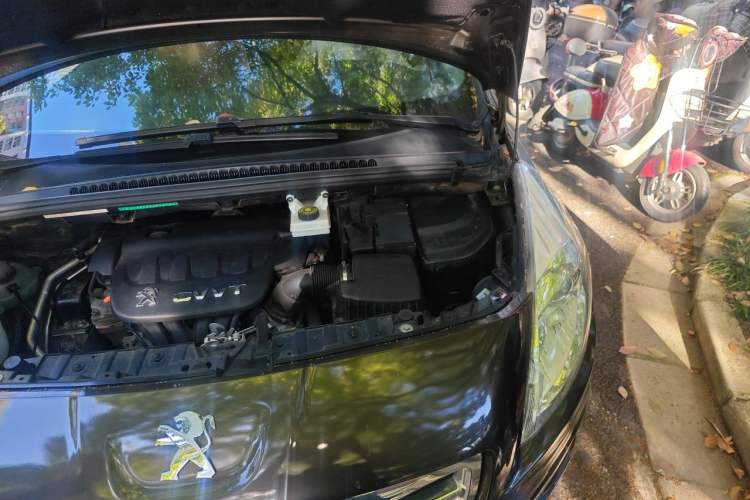 Used Peugeot 3008 2013 2.0L Automatic Trend Edition Engine Bay Left