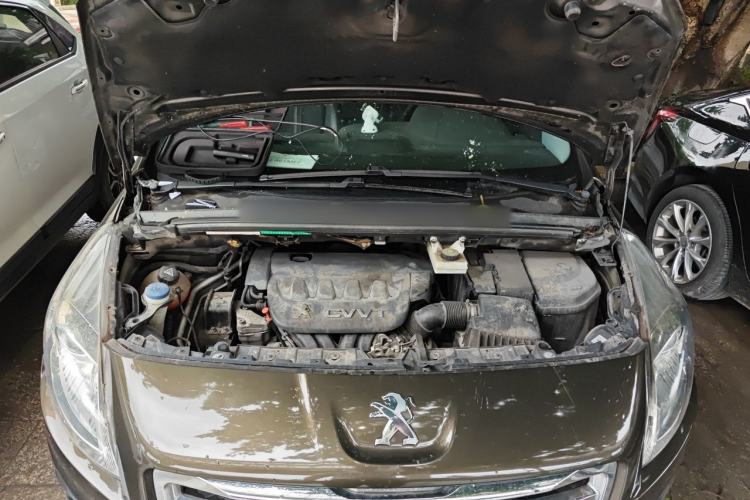 Used Peugeot 3008 2013 2.0L Automatic Trend Edition Engine Bay