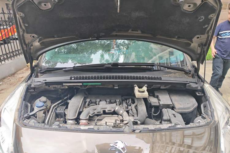 Used Peugeot 3008 2013 1.6THP Automatic Trend Edition Engine Bay