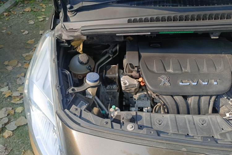 Used Peugeot 3008 2013 2.0L Automatic Trend Edition Engine Bay Right