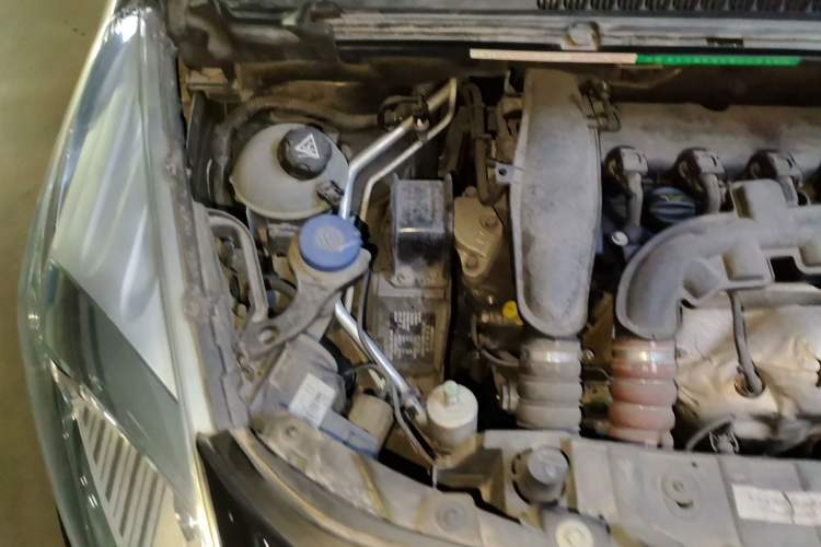 Used Peugeot 3008 2013 1.6THP Automatic Prestige Edition Engine Bay Right
