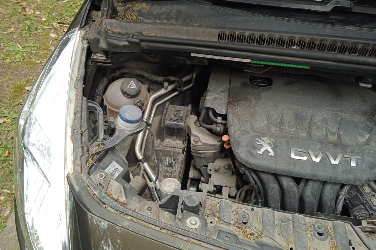 Used Peugeot 3008 2013 2.0L Automatic Trend Edition Engine Bay Right