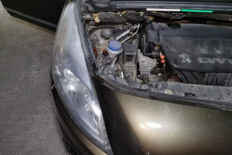 Used Peugeot 3008 2013 2.0L Automatic Trend Edition Engine Bay Right