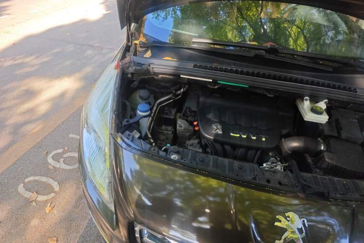 Used Peugeot 3008 2013 2.0L Automatic Trend Edition Engine Bay Right