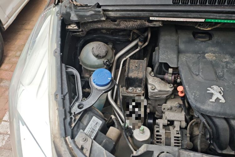 Used Peugeot 3008 2013 2.0L Manual Classic Edition Engine Bay Right