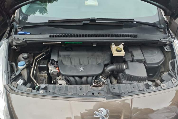 Used Peugeot 3008 2013 2.0L Automatic Trend Edition Engine Bay