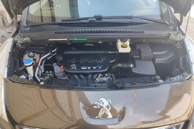 Used Peugeot 3008 2013 2.0L Automatic Trend Edition Engine Bay