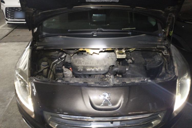 Used Peugeot 3008 2013 2.0L Automatic Trend Edition Engine Bay
