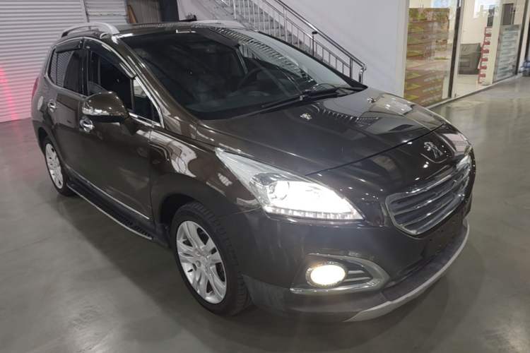 Used Peugeot 3008 2013 1.6THP Automatic Prestige Edition Front Right 45 Deg