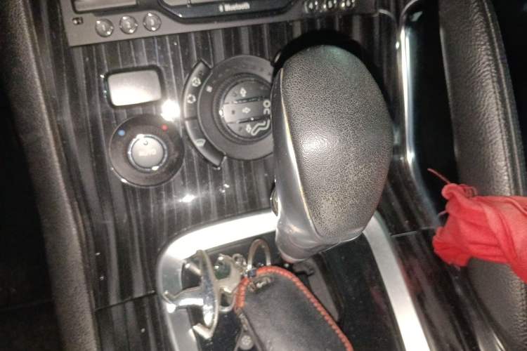 Used Peugeot 3008 2013 1.6THP Automatic Prestige Edition Gear Lever