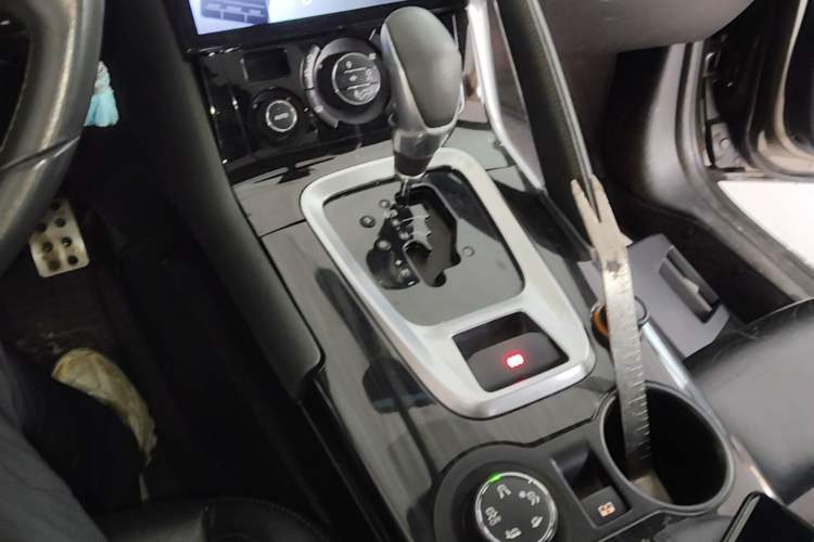 Used Peugeot 3008 2013 1.6THP Automatic Prestige Edition Gear Lever