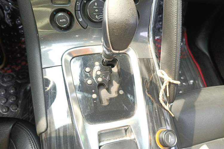 Used Peugeot 3008 2013 1.6THP Automatic Prestige Edition Gear Lever