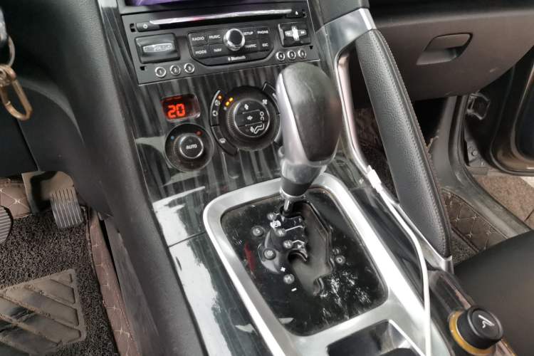 Used Peugeot 3008 2013 1.6THP Automatic Prestige Edition Gear Lever