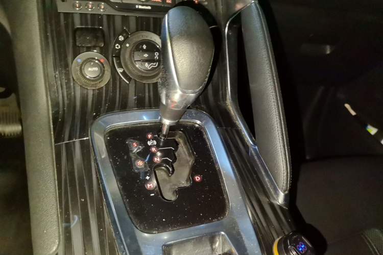 Used Peugeot 3008 2013 1.6THP Automatic Prestige Edition Gear Lever