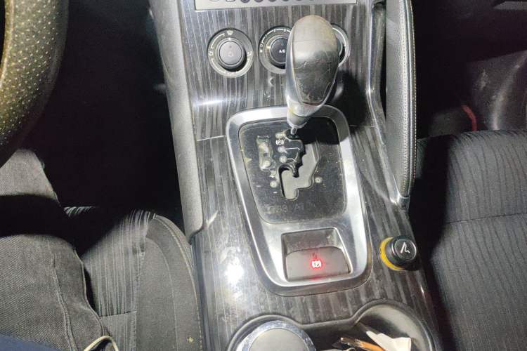 Used Peugeot 3008 2013 2.0L Automatic Classic Edition Gear Lever