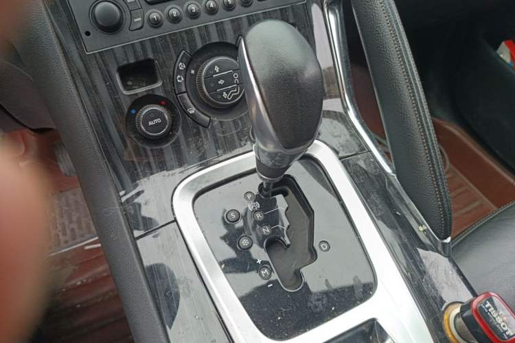 Used Peugeot 3008 2013 2.0L Automatic Classic Edition Gear Lever