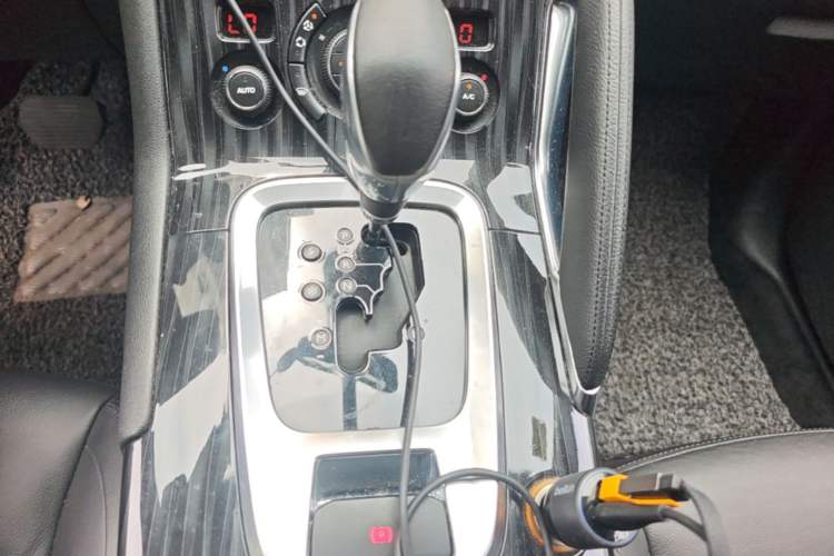 Used Peugeot 3008 2013 1.6THP Automatic Prestige Edition Gear Lever
