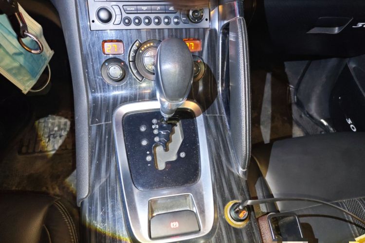 Used Peugeot 3008 2013 2.0L Automatic Trend Edition Gear Lever
