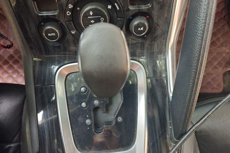 Used Peugeot 3008 2013 1.6THP Roland Garros Edition Gear Lever