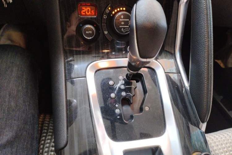 Used Peugeot 3008 2013 1.6THP Automatic Prestige Edition Gear Lever