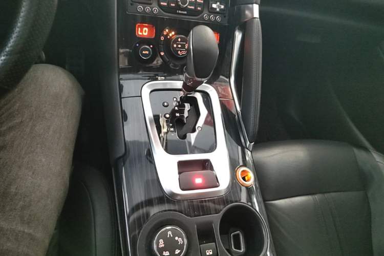 Used Peugeot 3008 2013 1.6THP Automatic Prestige Edition Gear Lever