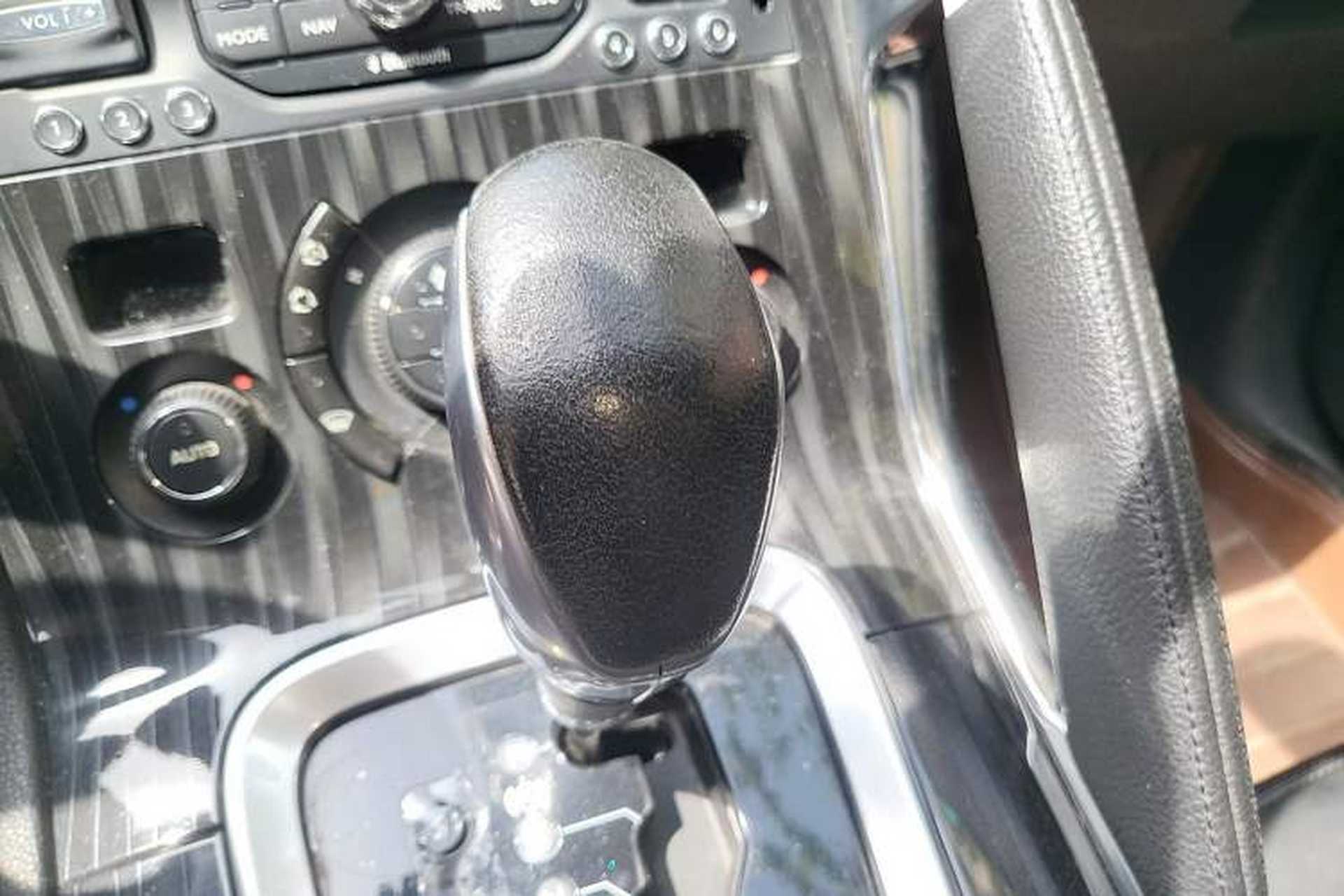 Used Peugeot 3008 2013 1.6THP Automatic Prestige Edition Gear Lever